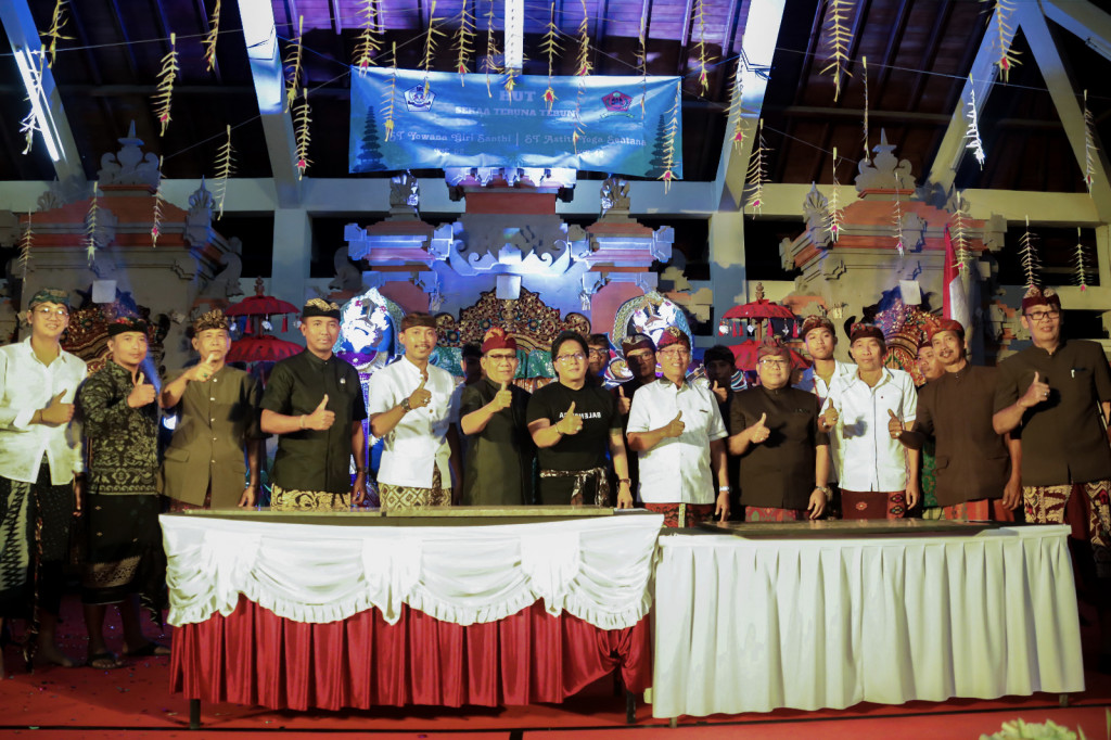 HUT ST. Yowana Giri Santhi Br. Ancak dan ST. Astiti Yoga Sentana Br. Menesa, Desa Adat Kampial